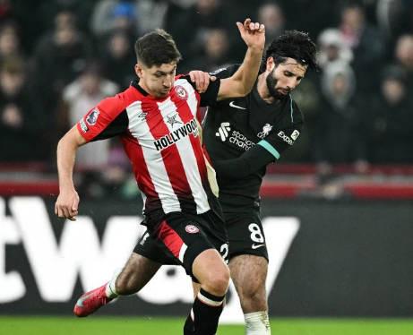 布伦特福德惊险逆转曼联，数据解析，射门12-14，射正6-5，硬仗背后显实力