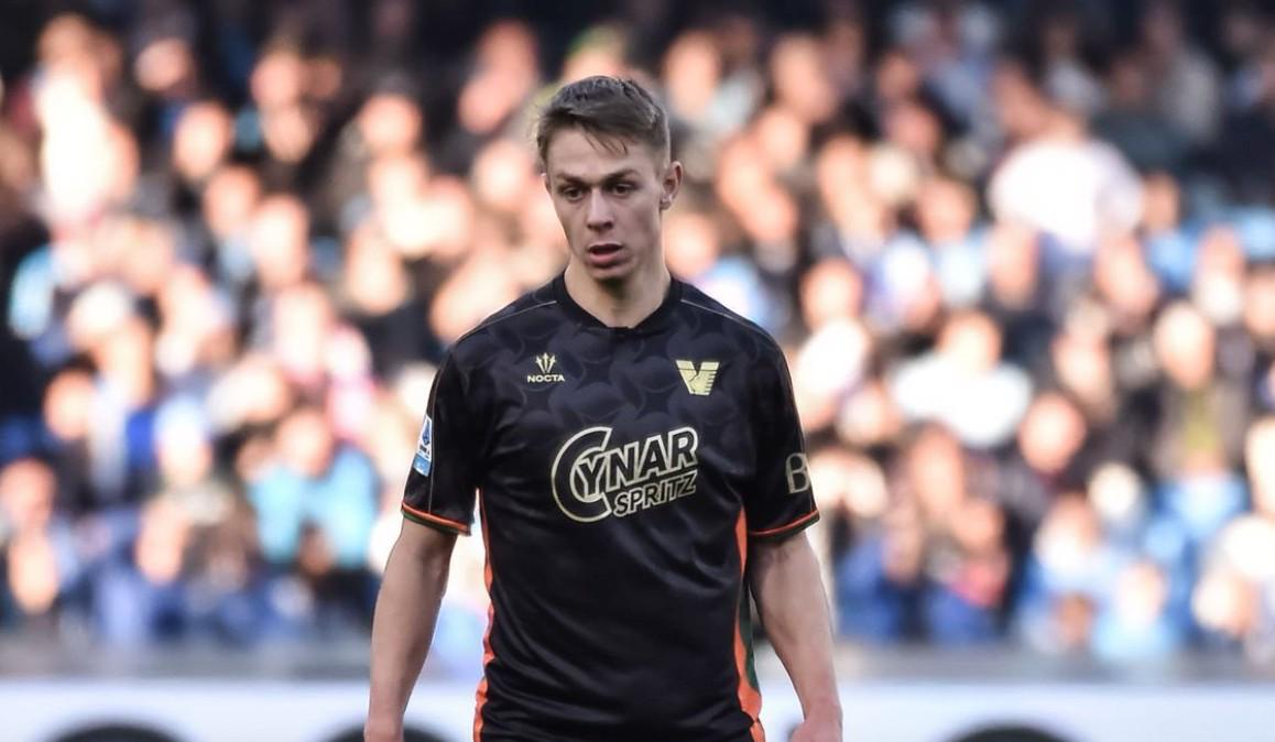 斯基拉独家，国际米兰球探深入考察，威尼斯中场新星卡维利亚成潜在目标