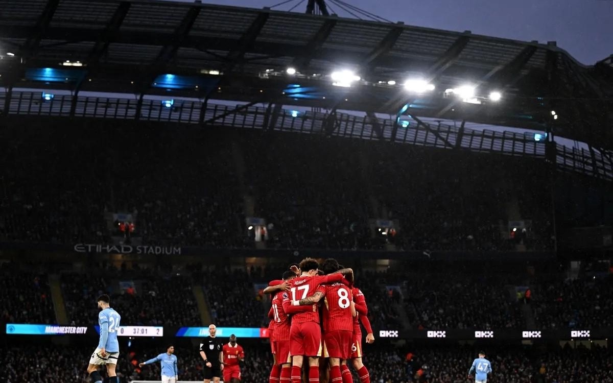 英超焦点大战利物浦客场两球完胜曼城，联赛冠军悬念恐将消散！