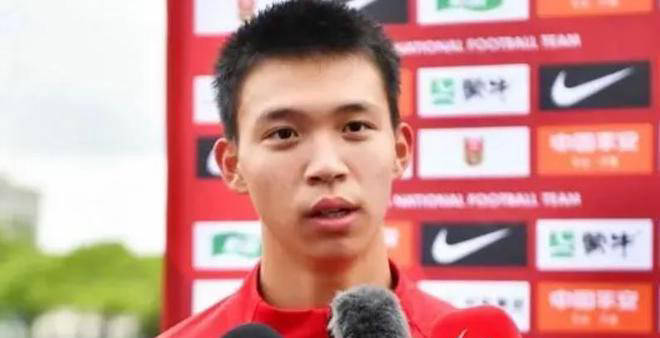 毛剑卿感慨，王钰栋似曾相识，20年未见如此球员！