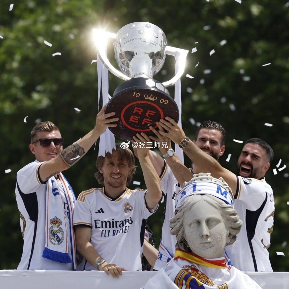 皇家马德里与奥萨苏纳1-1战平，曼城4-0横扫纽卡，十人皇马2分领跑，蓝月军团独占鳌头